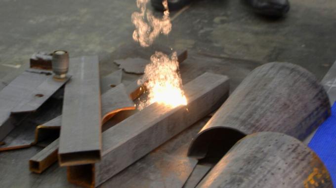 tin tức mới nhất của công ty về Làm thế nào để loại bỏ rỉ sét từ sắt đúc bằng cách sử dụng tẩy laser 2
